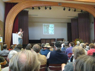 Randy Oliver at 2008 Bee Symposium, Sebastapol, CA